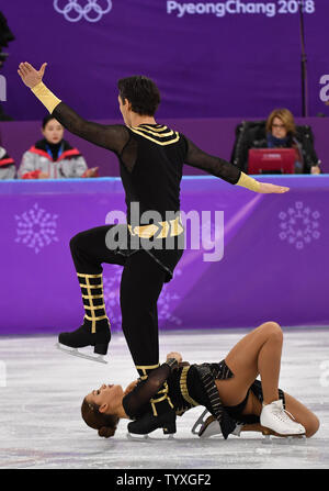 Alisa Agafonova e Alper Ucar della Turchia competere nella danza su ghiaccio Danza libera evento finale durante il Pyeongchang 2018 Olimpiadi invernali, a Gangneung Ice Arena in Gangneung, Corea del Sud, il 20 febbraio 2018. Foto di Richard Ellis/UPI Foto Stock