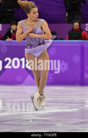Isadora Williams del Brasile compete nel Signore pattinaggio singolo breve programma durante il Pyeongchang 2018 Olimpiadi invernali, a Gangneung Ice Arena in Gangneung, Corea del Sud, il 21 febbraio 2018. Foto di Richard Ellis/UPI Foto Stock