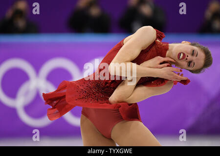 Carolina Kostner di Italia compete nel Signore pattinaggio singolo breve programma durante il Pyeongchang 2018 Olimpiadi invernali, a Gangneung Ice Arena in Gangneung, Corea del Sud, il 21 febbraio 2018. Foto di Richard Ellis/UPI Foto Stock