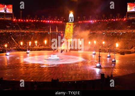 Gli animatori eseguire alla cerimonia di chiusura per il Pyeongchang 2018 Olimpiadi invernali presso lo Stadio Olimpico di Daegwalnyeong, Corea del Sud, il 25 febbraio 2018. Foto di Richard Ellis/UPI Foto Stock