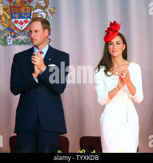 Le Loro Altezze Reali il principe William e Catherine, il Duca e la Duchessa di Cambridge celebrare la Giornata del Canada sulla Collina del Parlamento a Ottawa il 1 luglio 2011. (UPI foto/Grazia Chiu) Foto Stock