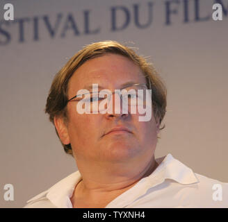 Produttore Lorenzo di Bonaventura prende una domanda nel corso di una conferenza stampa durante la promozione del suo nuovo film 'Quattro fratelli' alla XXXI annuale degli American Film Festival di Deauville, Francia il 10 settembre 2005. (UPI foto/David Silpa) Foto Stock