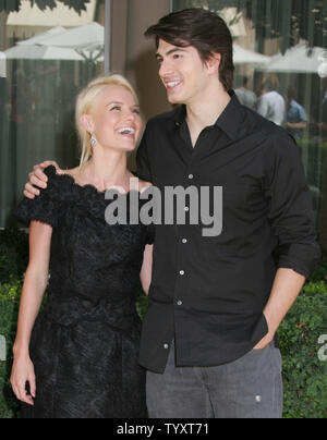 L'attrice Kate Bosworth e attore Brandon Routh arrivare ad una conferenza stampa prima della premiere del loro nuovo film "uperman restituisce' a Parigi in Francia il 10 luglio 2006. (UPI foto/David Silpa) Foto Stock