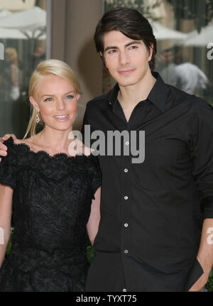 L'attrice Kate Bosworth e attore Brandon Routh arrivare ad una conferenza stampa prima della premiere del loro nuovo film "uperman restituisce' a Parigi in Francia il 10 luglio 2006. (UPI foto/David Silpa) Foto Stock