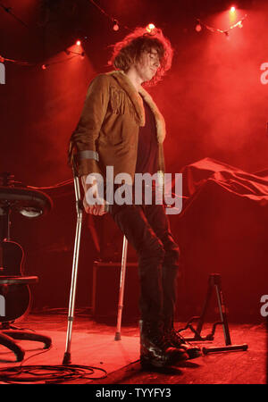 Blaine Harrison di mistero getti lascia il palco dopo aver eseguito in concerto presso Le Trianon di Parigi il 26 marzo 2013. UPI/David Silpa Foto Stock