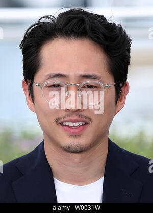 Steven Yeun arriva a un photocall per il film 'bruciare' durante la settantunesima annuale internazionale di Cannes Film Festival di Cannes, Francia il 17 maggio 2018. Foto di David Silpa/UPI Foto Stock