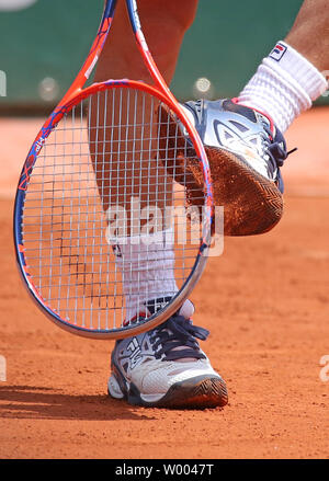 Diego Schwartzman dell Argentina colpisce un colpo durante il suo French Open uomini quarterfinal match contro Rafael Nadal di Spagna al Roland Garros di Parigi il 7 giugno 2018. Nadal sconfitto Schwartzman 4-6, 6-3, 6-2, 6-2 per avanzare alla fase semifinale. Foto di David Silpa/UPI Foto Stock