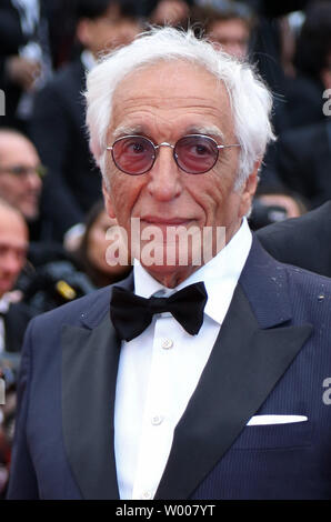 Gerard Darmon arriva sul tappeto rosso prima della proiezione del film "Les plus belles annees d'une vie' alla 72esima annuale internazionale di Cannes Film Festival di Cannes, Francia il 18 maggio 2019. Foto di David Silpa/UPI Foto Stock