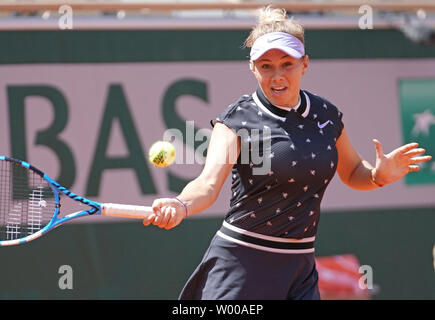 American Amanda Anisimova colpisce un colpo durante il suo French Open donna quarterfinal match contro Simona Halep della Romania al Roland Garros di Parigi il 6 giugno 2019. Anisimova sconfitto Halep 6-2, 6-4 per avanzare fino alle semifinali. Foto di David Silpa/UPI Foto Stock