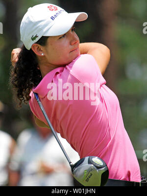 Lorena Ochoa, o Messico, orologi la sua tee-shot sul secondo foro durante il round finale dell'U.S. Open Femminile in Pinehurst, N.C., domenica 1 luglio 1, 2007. (UPI foto/Karl B. DeBlaker) Foto Stock