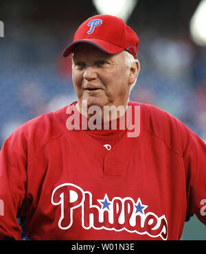 World Series champions Philadelphia Phillies manager Charlie Manuel è tutto sorrisi prima di apertura notturna cerimonie al Citizens Bank Park di Philadelphia, il 5 aprile 2009. Atlanta Braves sconfitto il Phillies 4-1. (UPI foto/John Anderson) Foto Stock