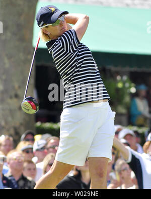 Karrie Webb dell Australia unità off il primo tee per iniziare il suo terzo round della USGA 2010 U.S. Open Femminile a Oakmont Country Club in Oakmont, Pensilvania il 10 luglio 2010. UPI/Archie Carpenter Foto Stock