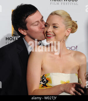 L'attrice Jaime re e suo marito Kyle Newman arriva per il dodicesimo annuale di Hollywood Film Festival Awards Gala di Beverly Hills, la California il 27 ottobre 2008. (UPI foto/Jim Ruymen) Foto Stock