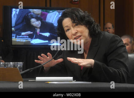 La Corte suprema nominee Sonia Sotomayor appare prima alla Commissione giudiziaria del Senato durante il terzo giorno della sua audizione di conferma sul Campidoglio di Washington il 15 luglio 2009. UPI/Kevin Dietsch Foto Stock