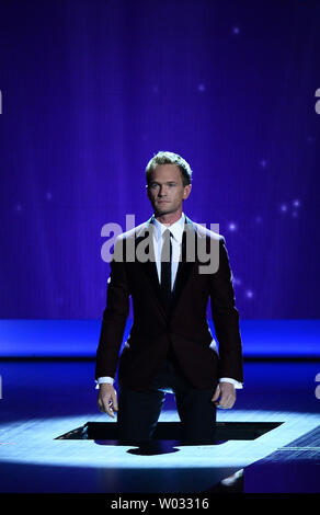 Neil Patrick Harris ospita il sessantacinquesimo annuale di Primetime Emmy Awards presso il Nokia Theatre di Los Angeles il 22 settembre 2013. UPI/Jim Ruymen Foto Stock