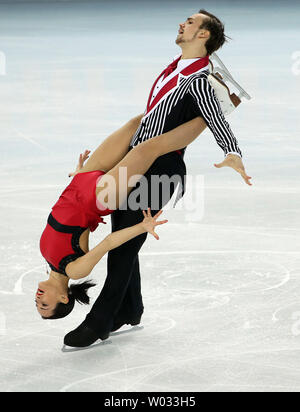 Ksenia Stolbova e Fedor Klimov eseguire durante il pattinaggio di figura coppie Team Pattinaggio di libera concorrenza come parte dei giochi olimpici invernali a Sochi, Russia in data 8 febbraio 2014. UPI/Maya Vidon-White Foto Stock