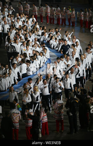 Il team di Argentina è il primo ad entrare Maracana Stadium di Rio de Janeiro in Brasile per l'apertura del XV Giochi Panamericani sulla luglio 13, 2007. (UPI foto/Grazia Chiu). Foto Stock