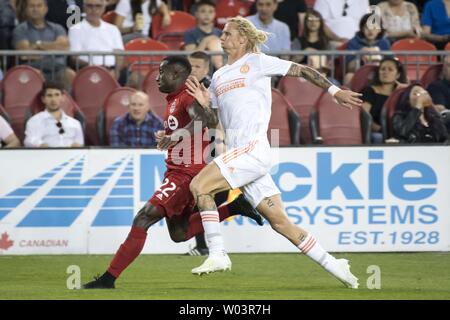 Toronto, Ontario, Canada. Il 26 giugno, 2019. BREK SHEA (20) e RICHIE LARYEA (22) in azione durante il gioco MLS tra tra Toronto FC e Atlanta United FC Credito: Angelo Marchini/ZUMA filo/Alamy Live News Foto Stock