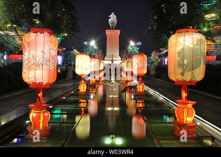 Vista notturna di Datang notte City a Xi'an, Provincia di Shaanxi Foto Stock