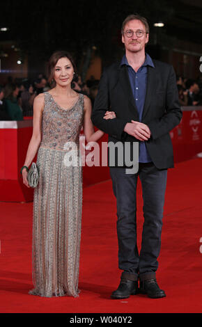 David Thewlis e Michelle Yeoh arrivare sul tappeto rosso prima di una proiezione del film "La Signora" durante la fase di apertura della 6a Roma il Festival Internazionale del Film di Roma il 27 ottobre 2011. UPI/David Silpa Foto Stock