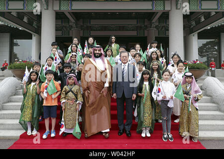 Seoul, Corea del Sud. Il 26 giugno, 2019. Il Presidente sud coreano Moon Jae in Arabia e Crown Princess Mohammed Bin Salman assiste accoglie cerimonia Bluehouse presidenziale a Seul, in Corea del Sud. Presidente Moon Jae-in è impostato per tenere un vertice con il Principe ereditario Mohammed Bin Salman di Arabia Saudita il mercoledì per discutere i modi per espandere la cooperazione economica e per rafforzare i legami bilaterali. Credito: Presidente House/ZUMA filo/Alamy Live News Foto Stock