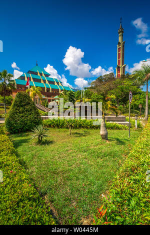 La bellezza della grande moschea del parco verde Foto Stock