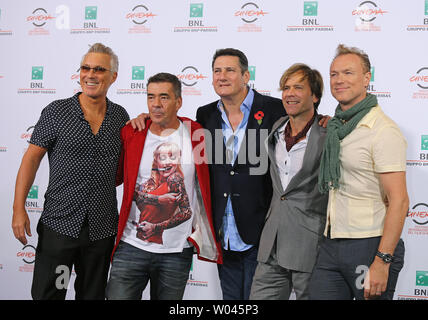 (Da l a r) Martin Kemp, John Keeble, Tony Hadley, Steve Norman e Gary Kemp degli Spandau Ballet arriva a una foto per il film di 'Soul ragazzi di tutto il Mondo Occidentale' durante la nona edizione del Roma Festival Internazionale del Film di Roma il 20 ottobre 2014. UPI/David Silpa Foto Stock