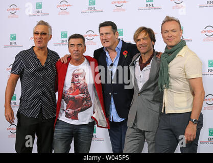 (Da l a r) Martin Kemp, John Keeble, Tony Hadley, Steve Norman e Gary Kemp degli Spandau Ballet arriva a una foto per il film di 'Soul ragazzi di tutto il Mondo Occidentale' durante la nona edizione del Roma Festival Internazionale del Film di Roma il 20 ottobre 2014. UPI/David Silpa Foto Stock