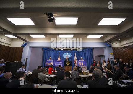 Governatore Edmund G. Brown Jr. rilascia il suo bilancio 2013-14 proposta presso la capitale dello Stato, a Sacramento, in California, il 10 gennaio 2013. UPI/Ken James Foto Stock