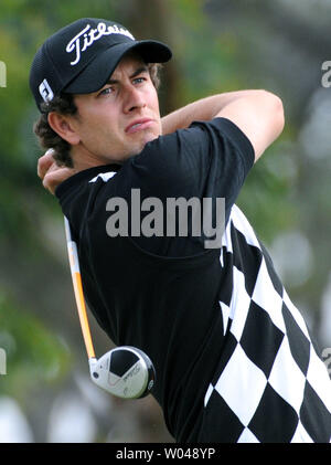 Adam Scott, dell'Australia, guarda il suo drive off della 5a scatola a t durante il primo turno degli US Open al campo da Golf di Torrey Pines, a San Diego il 12 giugno 2008. (UPI foto/Kevin Dietsch) Foto Stock