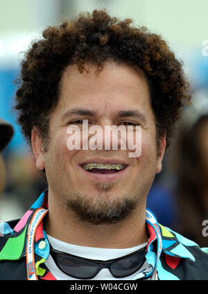 Pop artista Romero Britto arriva per il Super Bowl XLI al Dolphin Stadium di Miami il 4 febbraio 2007. Britto, artista di registrazione Louie Vega e il Cirque Du Soleil hanno collaborato per fornire pre-gioco di intrattenimento. (UPI foto/Joe Marino-Bill Cantrell) Foto Stock