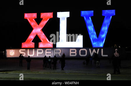 Tifosi arrivano all'esperienza NFL durante la settimana del Super Bowl XLV a Dallas, in Texas, il 3 febbraio 2011. La Pittsburgh Steelers avrà sul Green Bay Packers il 6 febbraio 2011. UPI/Rob Hobson Foto Stock