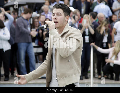 Nick Jonas suona presso le ruote fino Super sabato partito del portellone, uno degli eventi che conduce fino al Super Bowl XLIX, al Maya giorno + Night Club in Scottsdale, AZ il 31 gennaio 2015. Super Bowl XLIV conterrà i Seattle Seahawks e il New England Patriots il 1 Febbraio presso la University of Phoenix Stadium di Glendale, in Arizona. Foto di Giovanni Angelillo/UPI Foto Stock