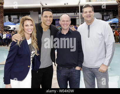 Ruote fino ai membri Erin Andrews, Tony Gonzalez, ricca Eisen e Mike Golic frequentare le ruote fino Super sabato partito del portellone, uno degli eventi che conduce fino al Super Bowl XLIX, al Maya giorno + Night Club in Scottsdale, AZ il 31 gennaio 2015. Super Bowl XLIV conterrà i Seattle Seahawks e il New England Patriots il 1 Febbraio presso la University of Phoenix Stadium di Glendale, in Arizona. Foto di Giovanni Angelillo/UPI Foto Stock