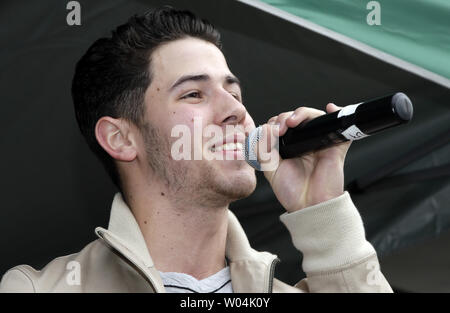 Nick Jonas suona presso le ruote fino Super sabato partito del portellone, uno degli eventi che conduce fino al Super Bowl XLIX, al Maya giorno + Night Club in Scottsdale, AZ il 31 gennaio 2015. Super Bowl XLIV conterrà i Seattle Seahawks e il New England Patriots il 1 Febbraio presso la University of Phoenix Stadium di Glendale, in Arizona. Foto di Giovanni Angelillo/UPI Foto Stock