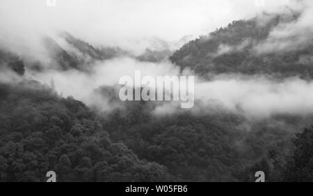 Nuvole di fumo del Palon Fiume Zangbo Foto Stock