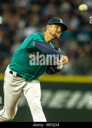 Seattle Mariners' a partire lanciatore Mike Leake piazzole contro un Los Angeles Angeli' impasto nella sesta inning al Safeco Field il 4 maggio 2018 a Seattle. Foto di Jim Bryant/UPI Foto Stock