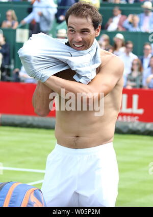 Londra, Regno Unito. Il 26 giugno, 2019. Rafael Nadal tra giochi al Aspall classico del tennis - un annuale Pre erba di Wimbledon corte evento espositivo - presso l'Hurlingham Club di Londra Credito: SOPA Immagini limitata/Alamy Live News Foto Stock