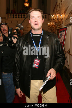 Louis Cardinals pitcher Josh Hancock passeggiate il tappeto rosso all'interno di Powell Symphony Hall durante lo screening di St. Louis Cardinals World Series conquistare il Detroit Tigers, a St. Louis il 20 novembre 2006. Il DVD sarà rilasciato nationaly il 21 novembre. (UPI foto/Bill Greenblatt) Foto Stock