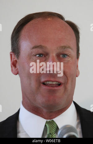 Rick George, Executive Vice President e Chief di operazione per il PGA Tour, indirizzi ai giornalisti durante la giornata dei media per il prossimo 2008 BMW Campionato di Golf al Bellerive Country Club in città e paese, Missouri il 12 maggio 2008. Il torneo si svolgerà nel mese di settembre.(UPI foto/Bill Greenblatt) Foto Stock