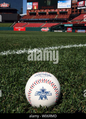 La Rawlings Sporting Goods Company ha rilasciato il 2010 All-Star Baseball a San Louis il 1 luglio 2010. Questo anno il Gioco verrà giocato in Anaheim. UPI/Bill Greenblatt Foto Stock