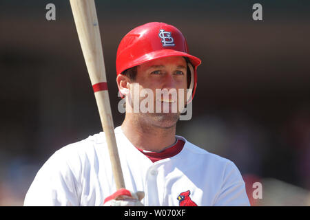 Louis Cardinals David Freese attende sul ponte a bat contro i pirati di Pittsburgh nel terzo inning al Busch Stadium di St Louis il 28 agosto 2011. UPI/Bill Greenblatt Foto Stock