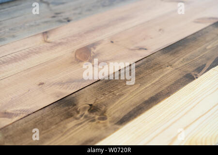 Riparazione e decorazione. Campioni di rispettosi dell'ambiente per il rivestimento di pavimenti in legno - olio-cera in diversi colori Foto Stock
