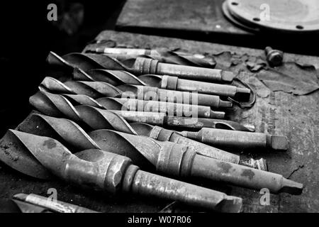 Vecchio esercitazioni sul negozio di macchina da banco Foto Stock