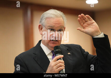 Missouri governatore Jay Nixon rende il suo commento al centro di Thompson per autismo conferenza, per discutere lo stato dell'eredità e i risultati conseguiti nella realizzazione di autismo trattamenti e servizi più disponibile in Missouri i bambini e le loro famiglie, in Chesterfield, Missouri il 22 settembre 2016. Nel 2009, chiamato Nixon in Missouri Assemblea Generale a legiferare per impedire che le compagnie di assicurazione di negare ai bambini con autismo la copertura. Nel 2010, il Missouri Assemblea Generale superato e il Governatore ha firmato, legislazione bipartisan incontro a queste esigenze. Foto di Bill Greenblatt/UPI Foto Stock