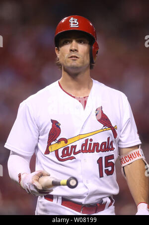 Louis Cardinals Randal Grichuk cammina indietro in panchina dopo aver volato fuori nell'ottavo inning contro il Colorado Rockies al Busch Stadium di St Louis sulla luglio 24, 2017. W Foto di Bill Greenblatt/UPI Foto Stock