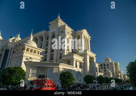 Belek, Turchia - 1 Dicembre 2018: edificio principale a Terra di leggende. Un grande parco a tema e il centro shopping in Antalya. Foto Stock