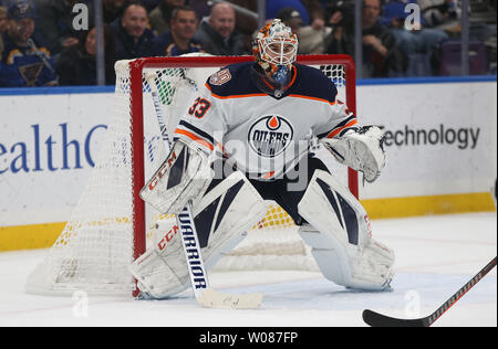 Lubrificatori de Edmonton goaltender Cam Talbot difende contro il St. Louis Blues nel primo periodo presso il centro aziendale di San Luigi il 5 dicembre 2018. Edmonton ha vinto il gioco 3-2 in una sparatoria. Foto di Bill Greenblatt/UPI Foto Stock