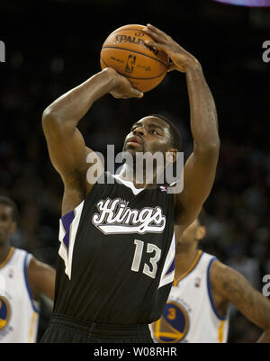 Sacramento Kings Tireke Evans (13) prende un fallo tecnico sparato contro il Golden State Warriors nel primo semestre presso Oracle Arena di Oakland, la California il 31 gennaio 2012. The Warriors ha sconfitto il Re 93-90. UPI/Terry Schmitt Foto Stock