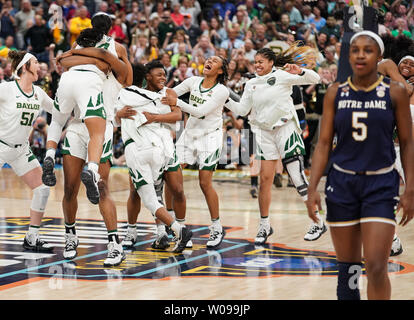 La signora Baylor Bears celebrare dopo aver sconfitto il Notre Dame Fighting Irish 82-81 per vincere il 2019 NCAA donna Basket Campionato Nazionale dell'Amalie Arena a Tampa, Florida il 7 aprile 2019. Foto di Kevin Dietsch/UPI Foto Stock